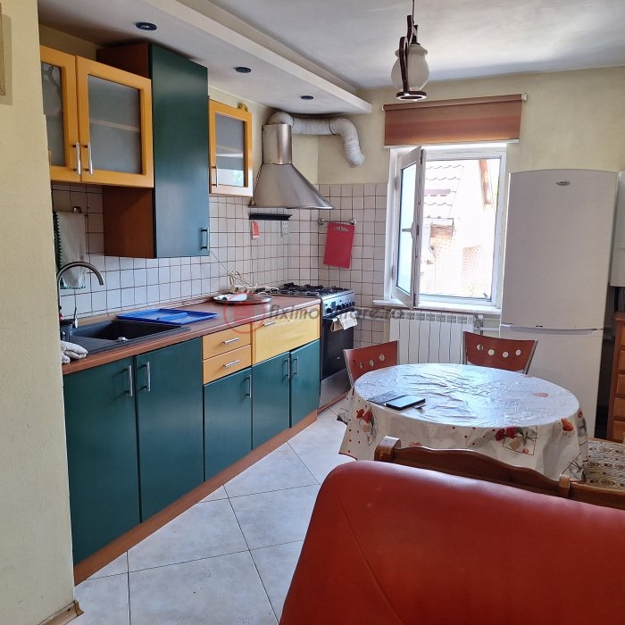 Târgu Cucu, 3 camere decomandat la blocurile tip vilă