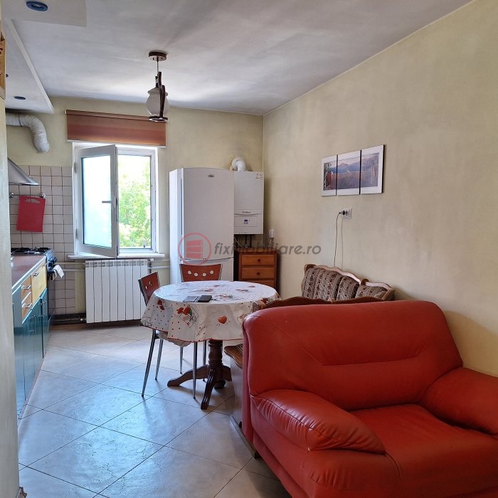 Târgu Cucu, 3 camere decomandat la blocurile tip vilă