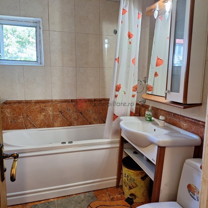 Târgu Cucu, 3 camere decomandat la blocurile tip vilă